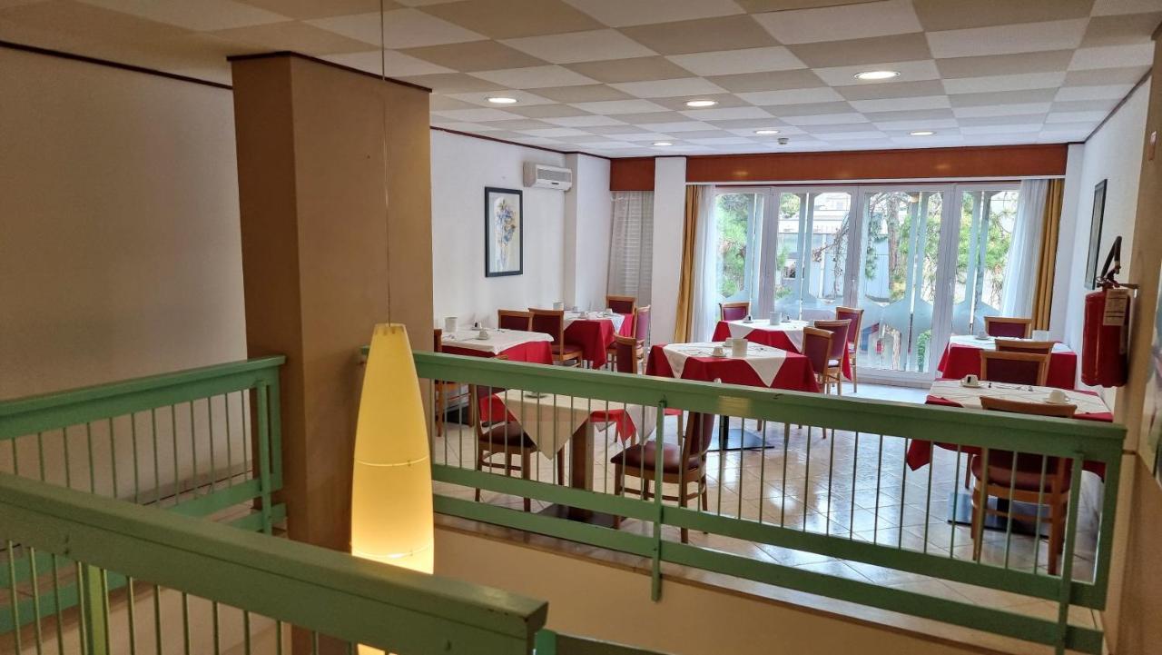 Hotel Regina 利尼亚诺萨比亚多罗 外观 照片