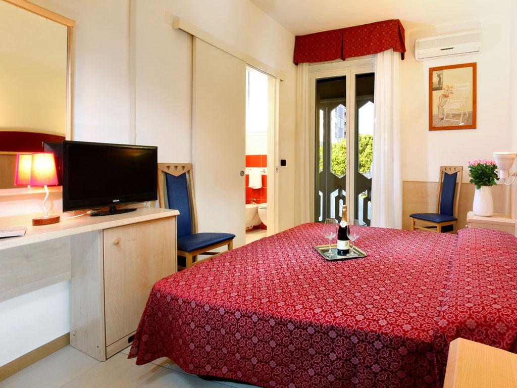Hotel Regina 利尼亚诺萨比亚多罗 外观 照片